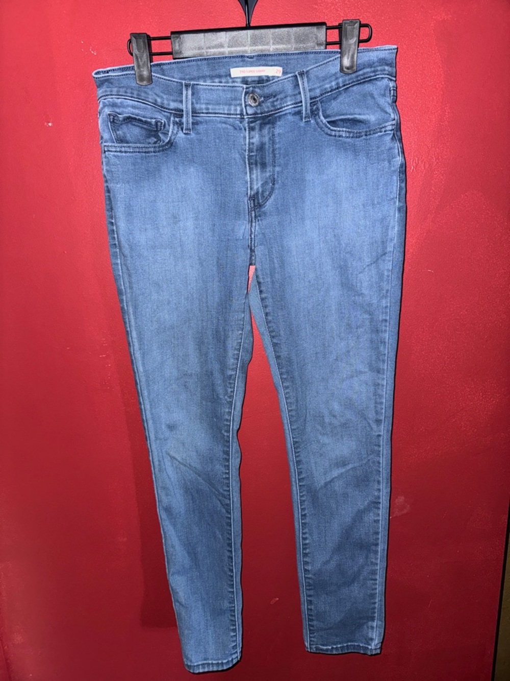 Levi’s Women’s Mid Wash Blue Skinny Jeans